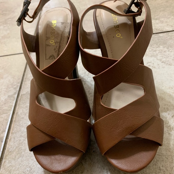 Tan heels 🛑 - Picture 3 of 7